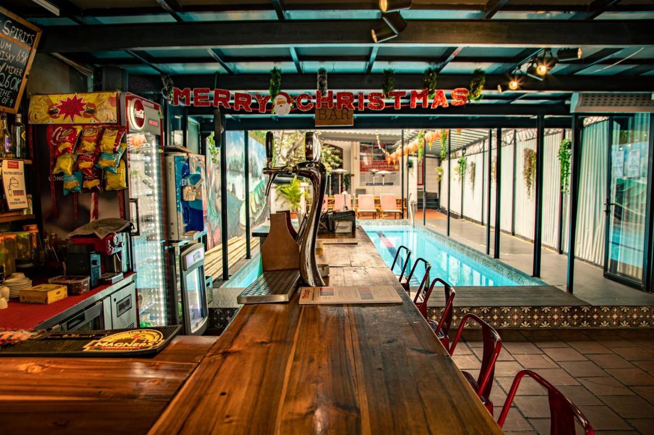 7Fridays West Lake Hostel Tay Ho Esterno foto